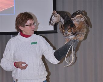 Director of Glen Helen Raptor Center Visits AFRL